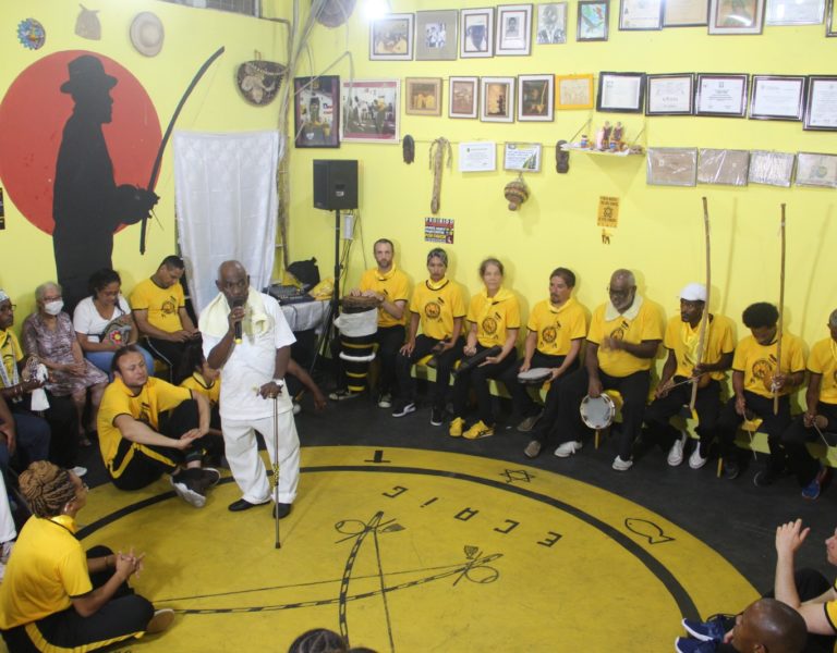 Banner - Escola de Capoeira Angola Irmãos Gêmeos do Mestre Curió