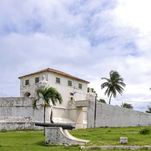 Forte de Nossa Senhora de Monte Serrat construida no século 16 e localizada na Ponta do Humaitá em Salvador