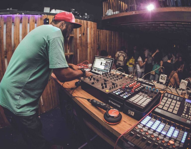 Commons Studio Bar. Foto: Heder Novaes / Divulgação