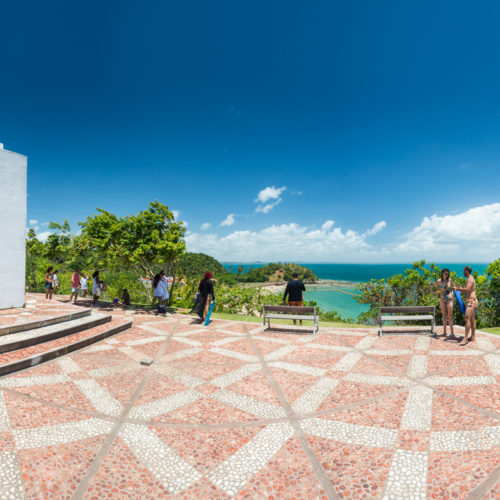 No cume da montanha, um mirante e uma Igreja. Foto: Fábio Marconi