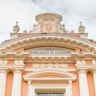 D’où vient cette habitude compulsive de photographier les portes et fenêtres de Salvador? D’où vient cette habitude compulsive de photographier les portes et fenêtres de Salvador?