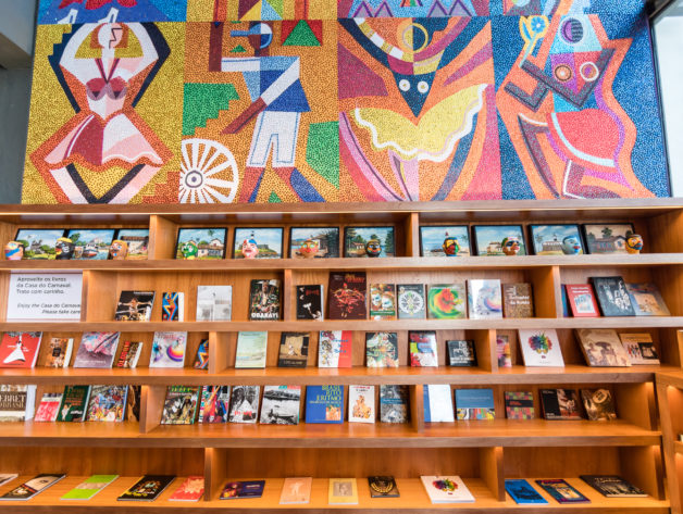Casa do Carnaval - livros que contam a história dessa grande festa. 