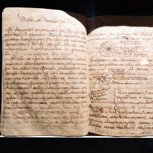 O charmoso LarriQuerri e seu livro de receitas escritas à mão. Detalhes que o torna tão aconchegante.. Foto: Fábio Marconi