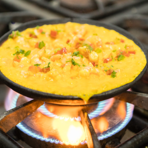 Restaurante Donana - Moqueca de camarão no fogão , um dos carros chefe da casa. Foto: Fábio Marconi