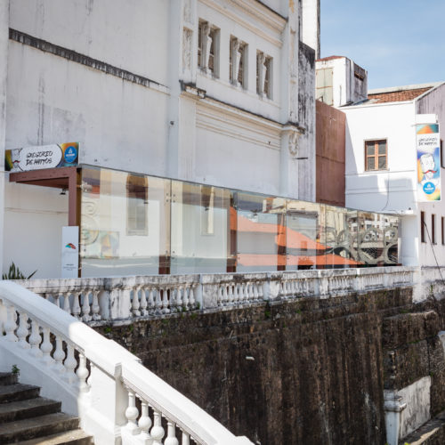 Teatro Gregório de Mattos. Corredor de vidro que dá acesso ao local. Foto: Fábio Marconi