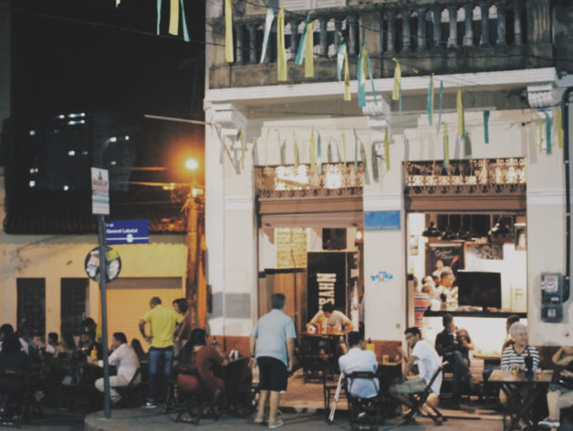 Velho Espanha, um bar metalinguístico: Localizado no Centro, falando do Centro. 