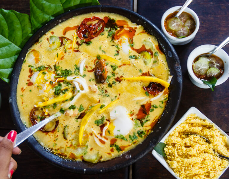 Paraíso Tropical. Moqueca de camarão e frutas. Foto: Amanda Oliveira.