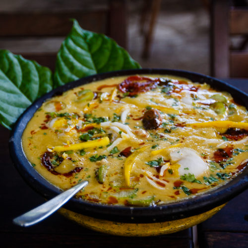 Paraíso Tropical. Moqueca de camarão e frutas. Foto: Amanda Oliveira.
