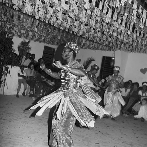 Pai Balbino de Xangô, Salvador, Bahia, Brasil (1972 – 1973). Fotografia de Pierre Fatumbi Verger.
