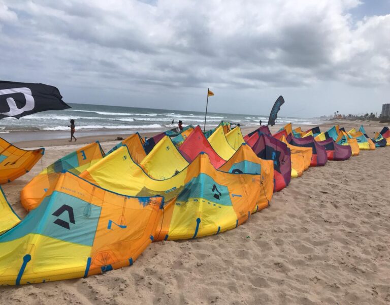 Kitesurf Salvador bahia Colorido na praia da Terceira Ponte. Arquivo Pessoal Marlos Viana.