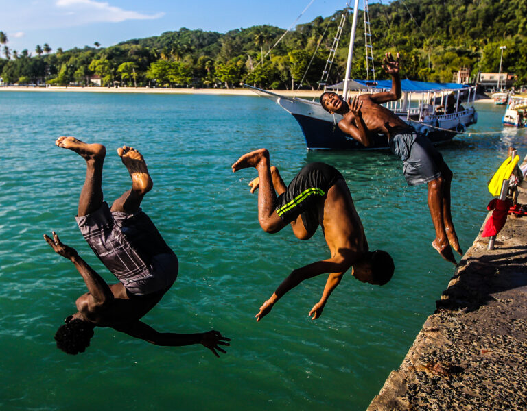 Praia São Tomé De Paripe Salvador Bahia. Foto: Amanda Oliveira .