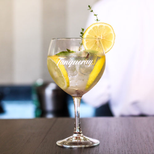 Restaurante Le Canard. Drink de Gin Tônica com limão. Foto: Amanda Oliveira.