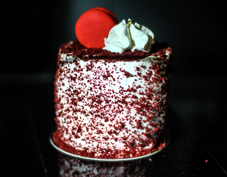 Entremets, tortinhas herdadas da cozinha francesa que estão super na moda. Confeitaria Thiago Sá. Pituba, Salvador, Bahia. Foto: Amanda Oliveira.