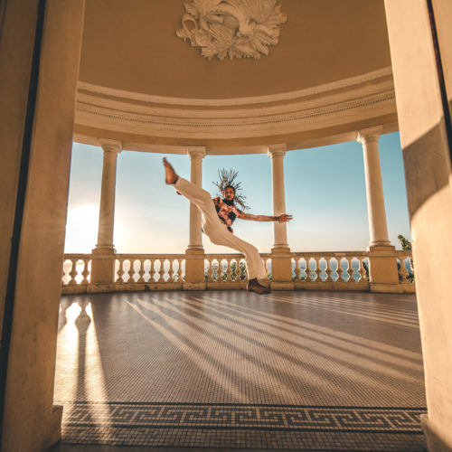 O capoeirista, Igor dos Santos Souza, para a Campanha do filme Follow the Music. Foto: Tércio Campelo/ Heat Creative