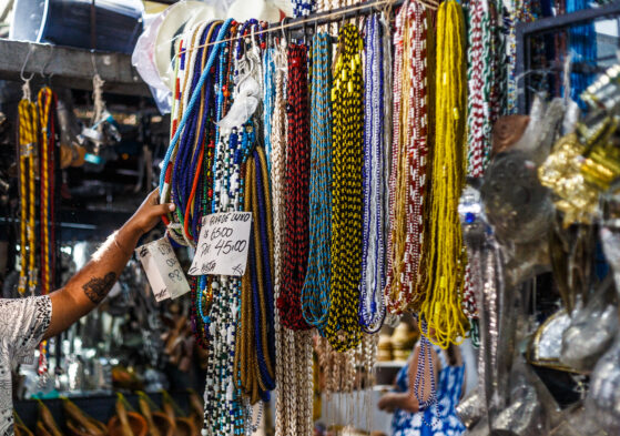 Compras na Feira de São Joaquim - artesanato de barro, cestos, bolsas de palha, artigos religiosos e mais