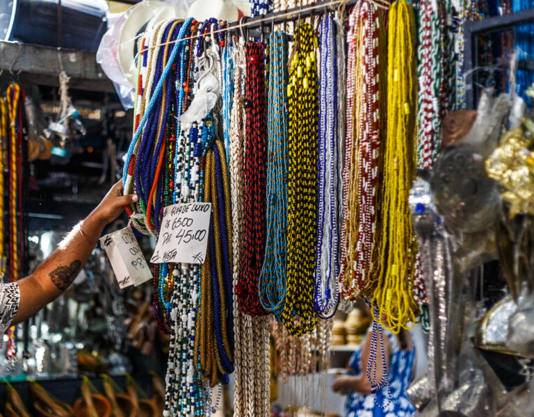 Feira de São Joaquim. Calçada. Salvador Bahia. Foto: Amanda Oliveira.