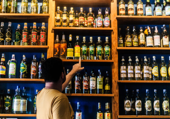Roteiro etílico: bares no Centro Histórico de Salvador onde a cachaça é protagonista
