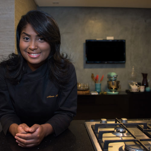 A Chef baiana Nivea Rigaud. Peritus Bar. Cervejas artesanais. Pituba Salvador Bahia. Foto: assessoria.