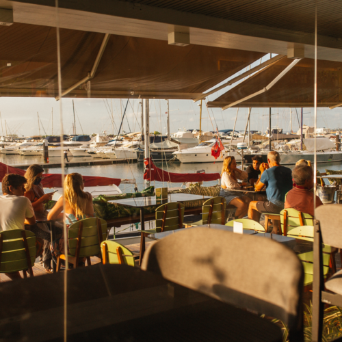 Lôro na Bahia Marina. Comércio. Salvador Bahia. Foto: divulgação.