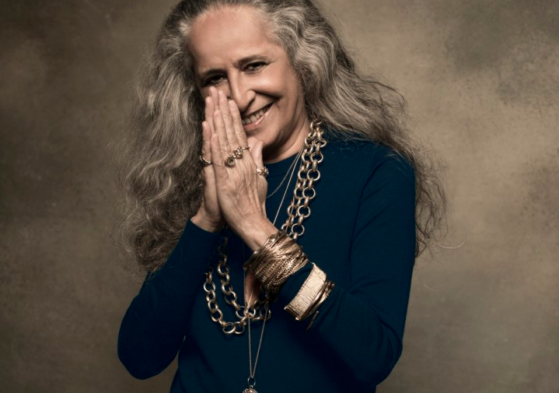 Mostra “Abelha Rainha – Vida, Música, Amor e Poesia” celebra Maria Bethânia