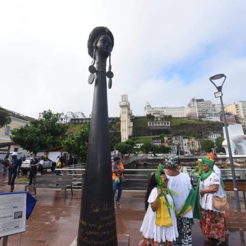 Monumento em Homenagem a Maria Felipa. Praça Visconde de Cayru. Comércio. Salvador Bahia. Foto Valter Pontes Secom.