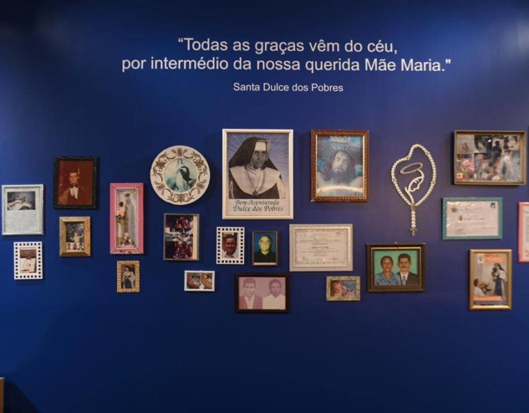 Banner - Sala de ex-votos do Santuário Santa Dulce dos Pobres