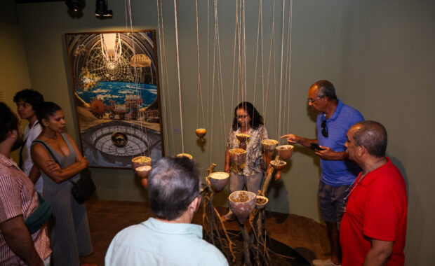 Exposição da Casa das Histórias de Salvador no prêmio Melhores do Ano da SP-Arte