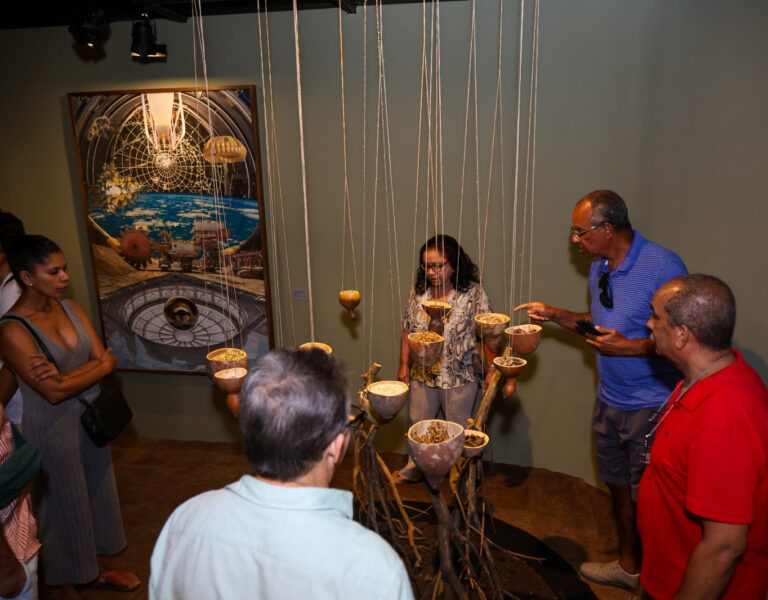 Banner - Exposição da Casa das Histórias de Salvador no prêmio Melhores do Ano da SP-Arte