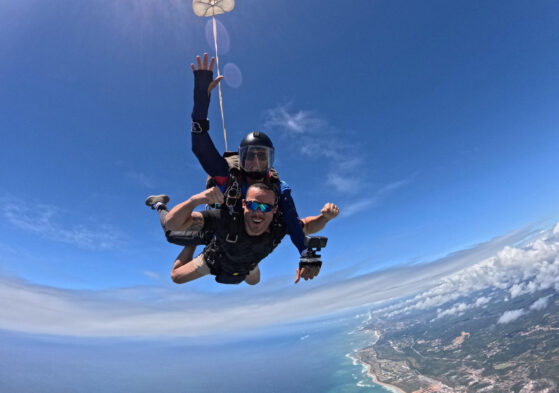 Viva o turismo de aventura em Salvador - Paraquedismo com Skydive Bahia