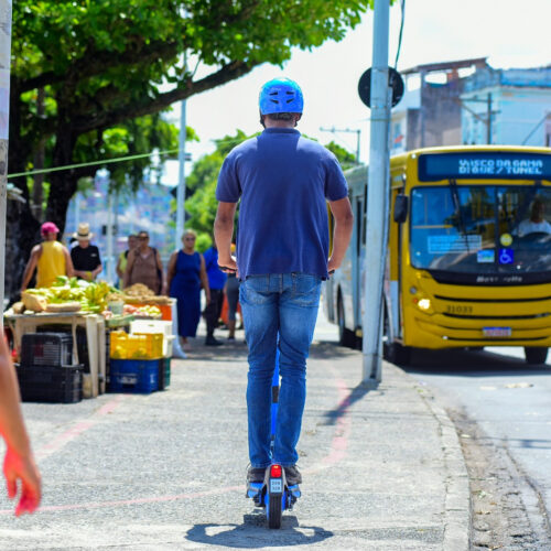 Patinetes elétricos ganham expansão na Cidade Baixa. Salvador Bahia. Foto Jefferson Peixoto Secom PMS.