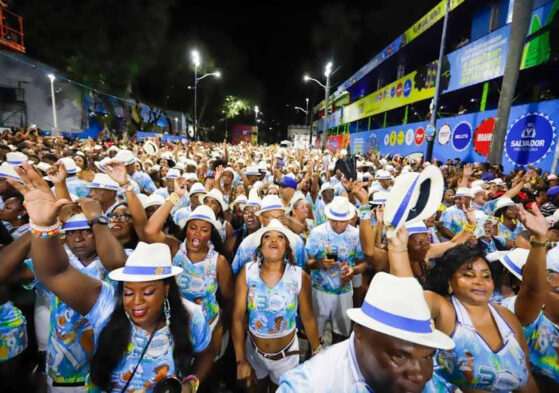 Samba dá o tom da abertura do Carnaval e ecoa na avenida com desfiles de blocos dedicados ao ritmo