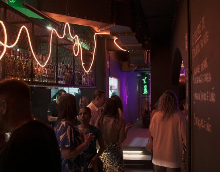 Chupito Music Bar - drinks, música e gastronomia. Foto divulgação.
