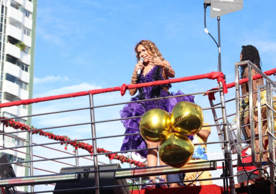 Daniela Mercury leva pipoca ao delírio no Circuito Osmar e defende protagonismo feminino