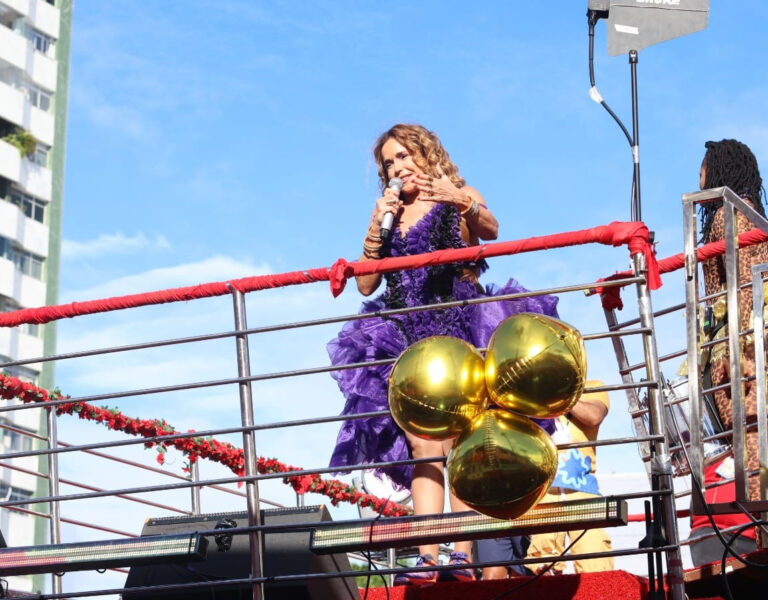 Daniela Mercury arrasta pipoca no Circuito Osmar. Carnaval de Salvador 2026. Foto Wilson Sabadin Secom PMS.