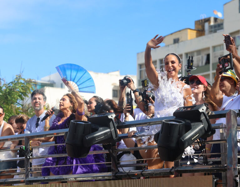 Ivete Sangalo convida Daniela Mercury. Trio pipoca na Super Terça. Carnaval de Salvador 2026. Foto Wilson Sabadin.