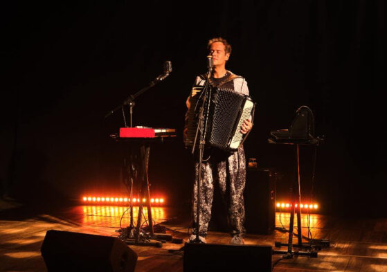 Marcelo Jeneci apresenta show 'Solo'