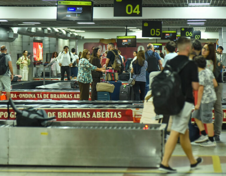 Pesquisa de satisfação realizada pela Prefeitura sobre o Carnaval 2026. Foto Jefferson Peixoto Secom PMS.