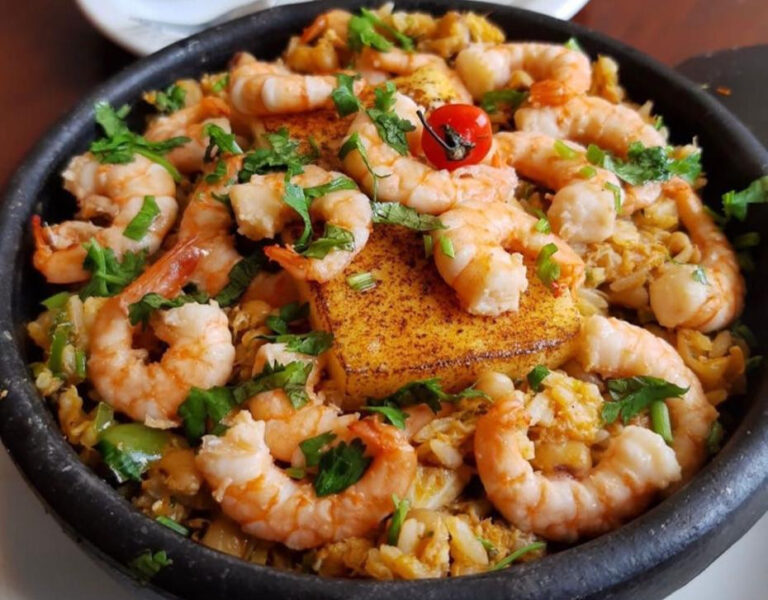 Restaurante Varanda Baiana, na Ribeira. Baião de siri boia com camarão. Foto divulgação.