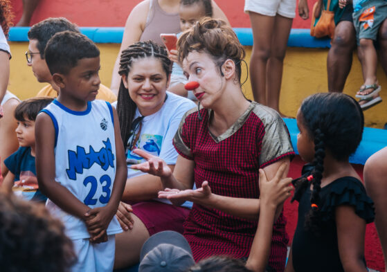 Mês do circo com grupo Nariz de Cogumelo - oficinas, mostra e espetáculo