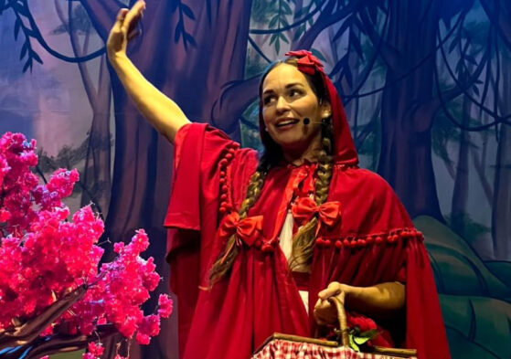Stripulia apresenta espetáculo infantil 'Chapeuzinho Vermelho'