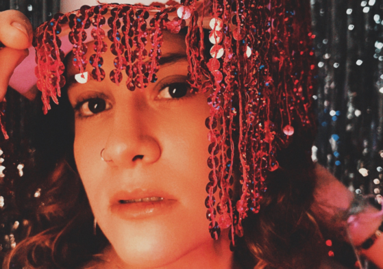 Julinha apresenta ‘Bregas que você quase esqueceu' em clima junino