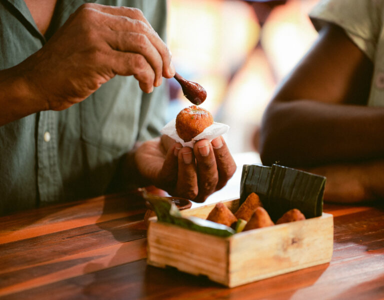 Restaurante Sabores do Recôncavo. Para Websérie Sugestão do Chef. A coxinha de vatapá — uma das marcas da chef. Foto acervo Visit Salvador da Bahia.